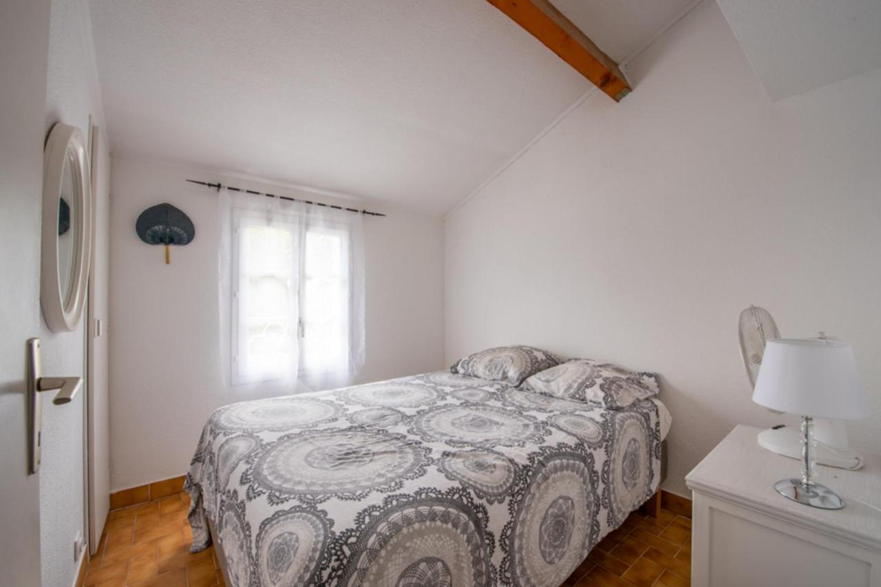 Nice Apt In Front Of The Marina In Grimaud Extérieur photo